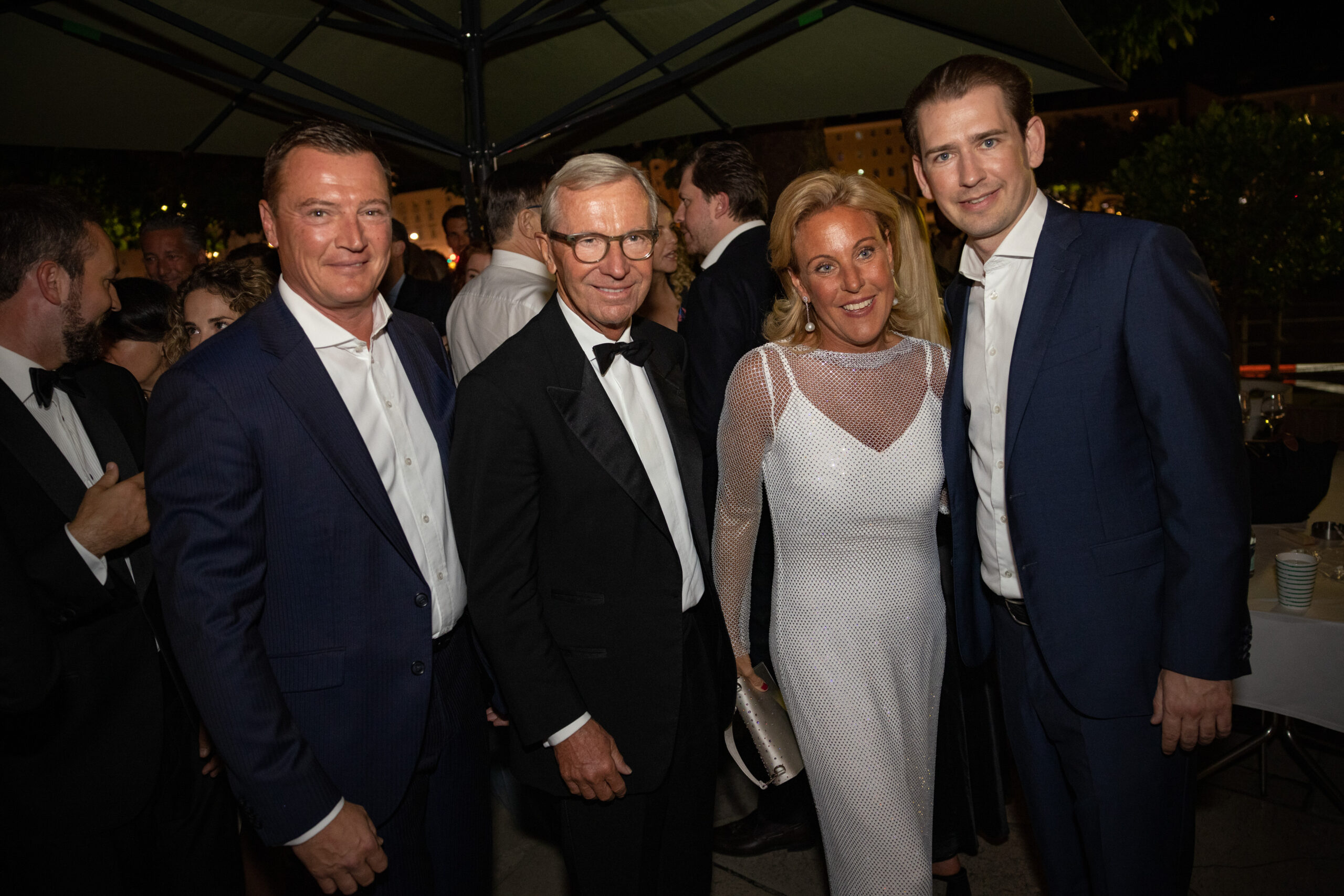 Schinkenfleckerl &amp; Gin Tonic - SK Management GmbH